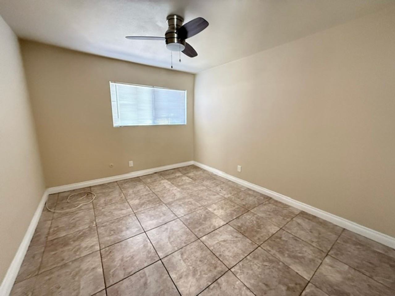 565 Moss St #15 - Photo 6 of 11