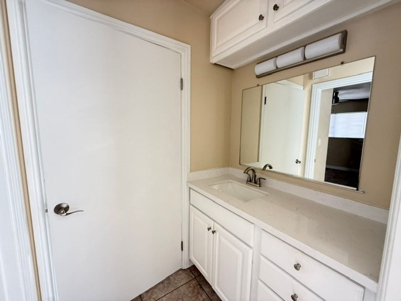 565 Moss St #15 - Photo 7 of 11