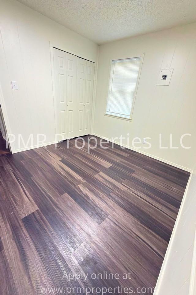 1411 Nw Hoover Ave - Photo 5 of 9