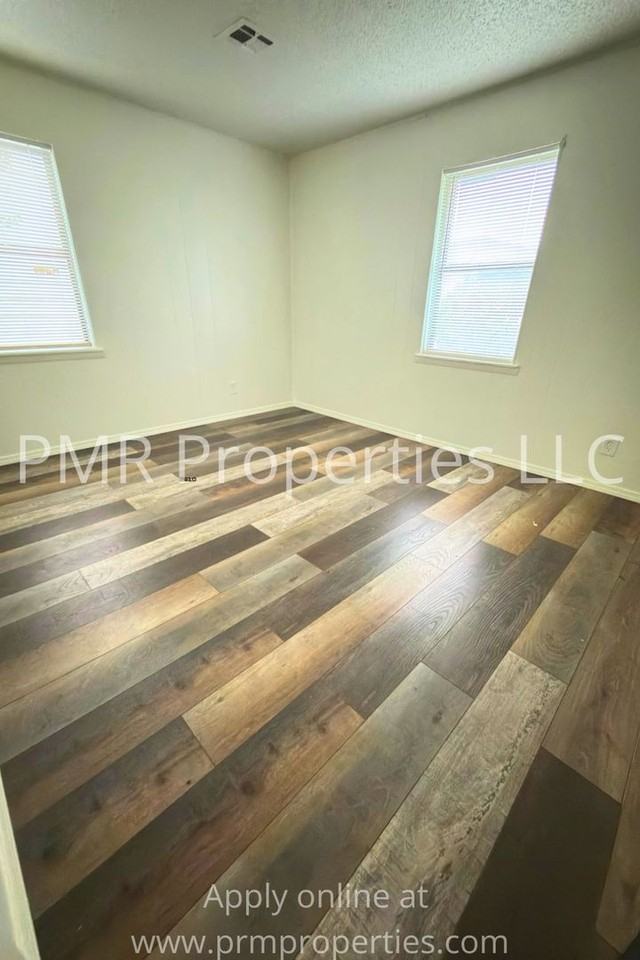 1411 Nw Hoover Ave - Photo 7 of 9