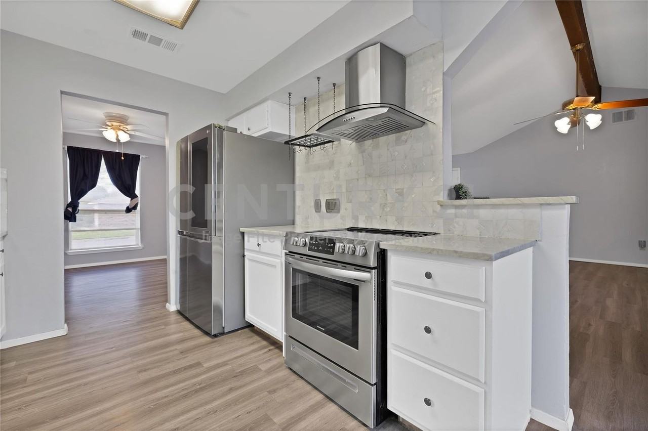 7357 Channel View Dr - Photo 4 of 38