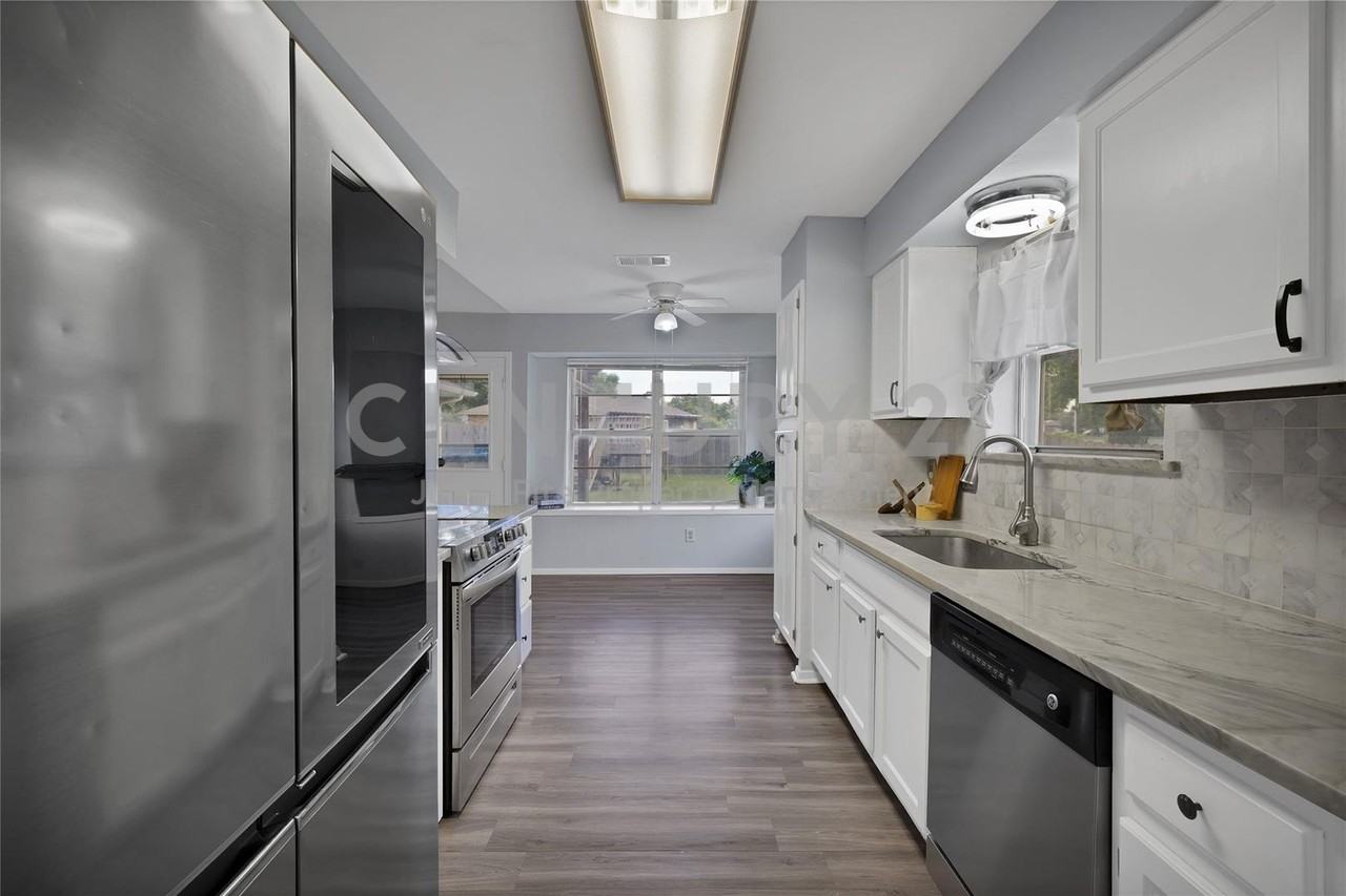 7357 Channel View Dr - Photo 5 of 38