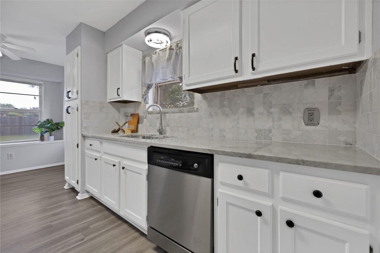 7357 Channel View Dr - Photo 6 of 38