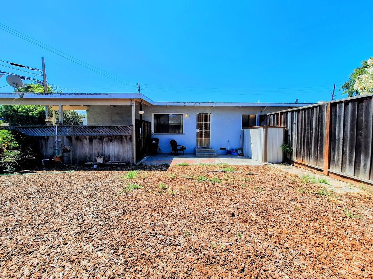 94 94 & 96 Gladys Ave - Photo 7 of 31
