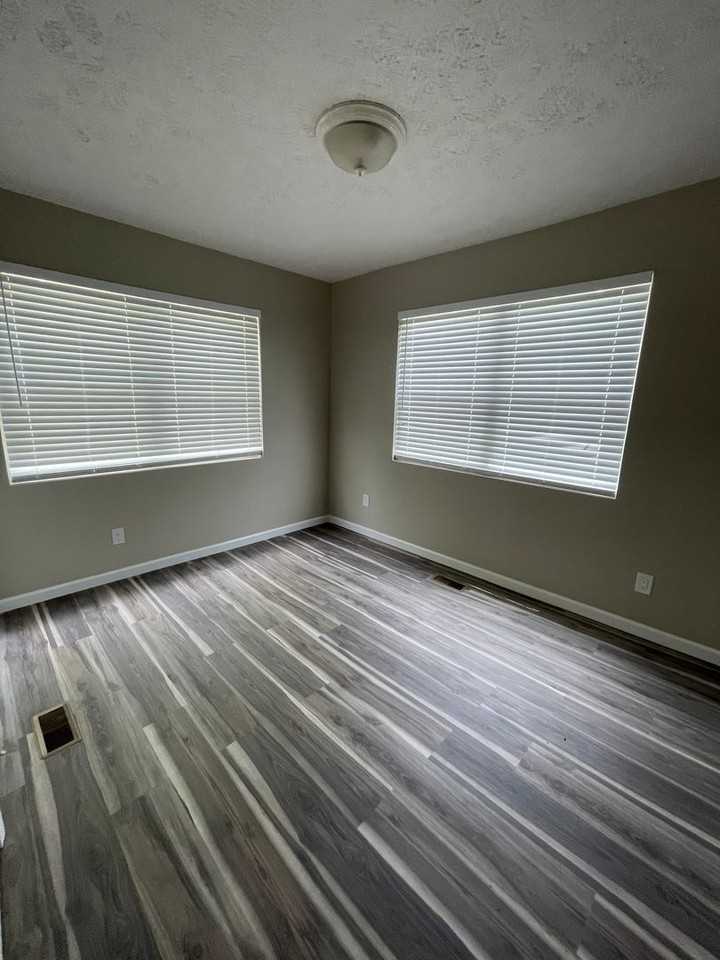 2537 Fair Dr - Photo 3 of 12