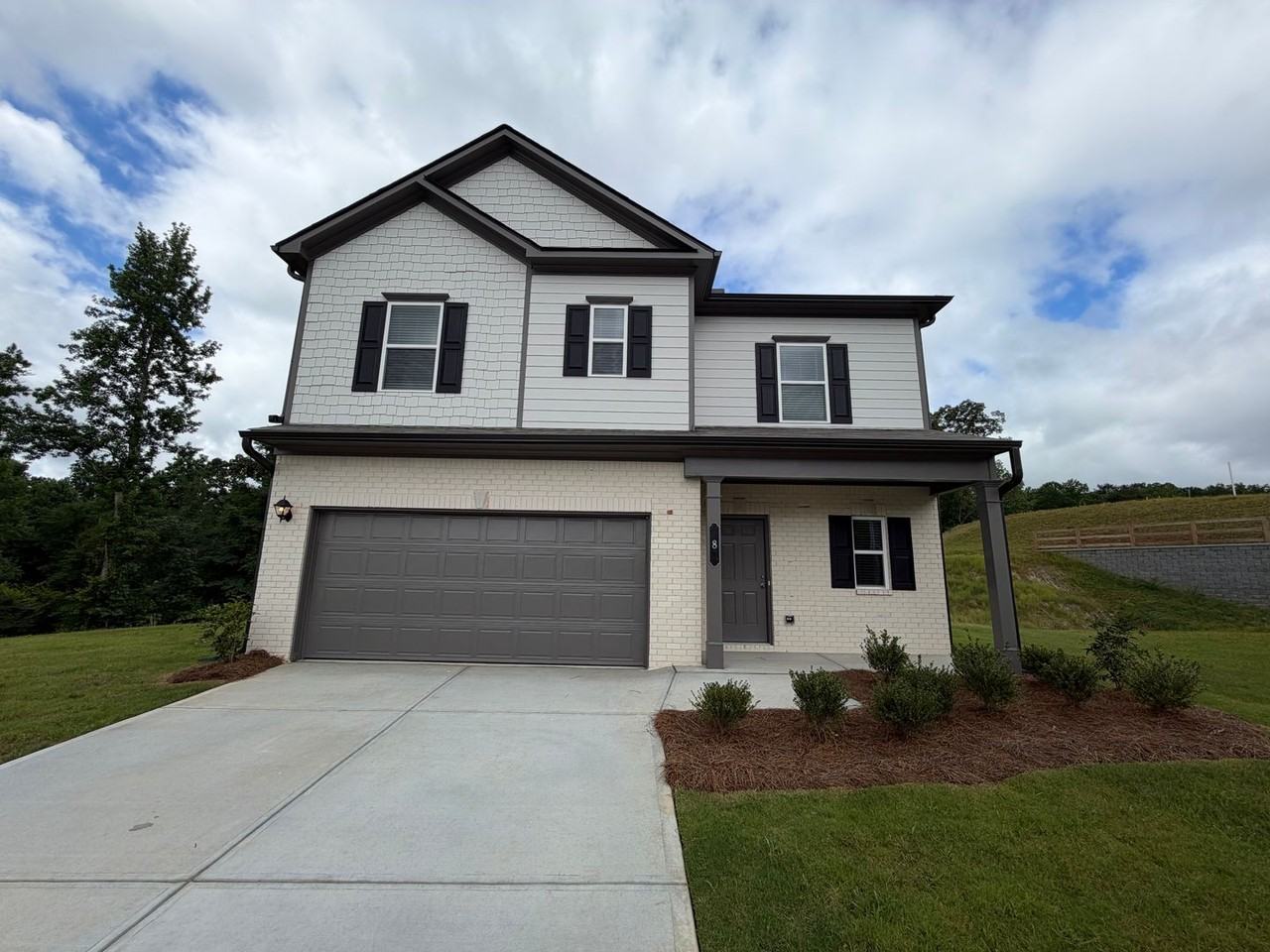 8 Cavalier Ct - Photo 2 of 37