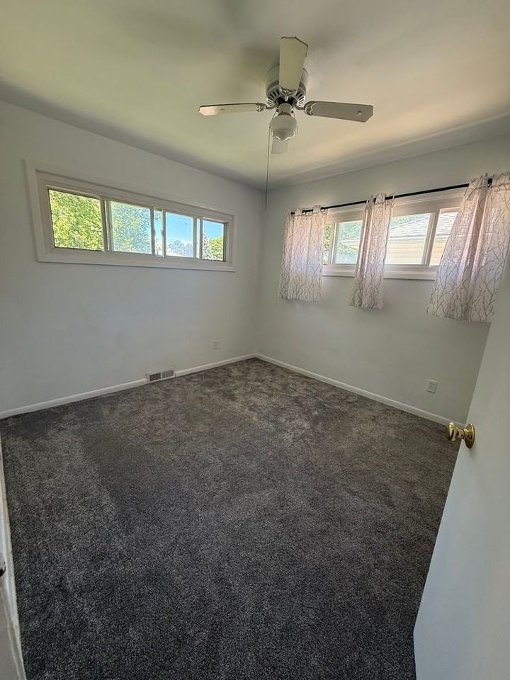 6840 Middlebrook Blvd - Photo 4 of 18
