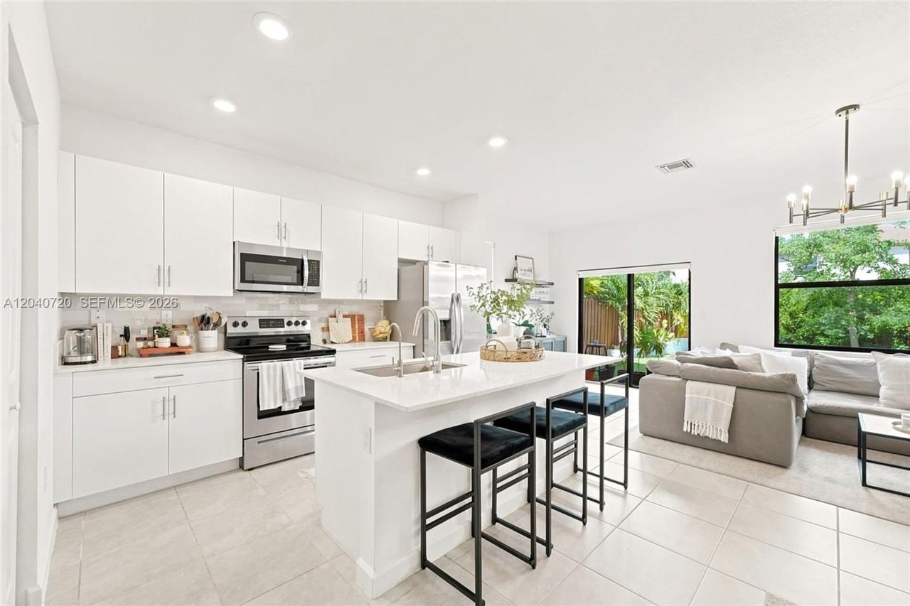 25540 Sw 108th Ave - Photo 2 of 26