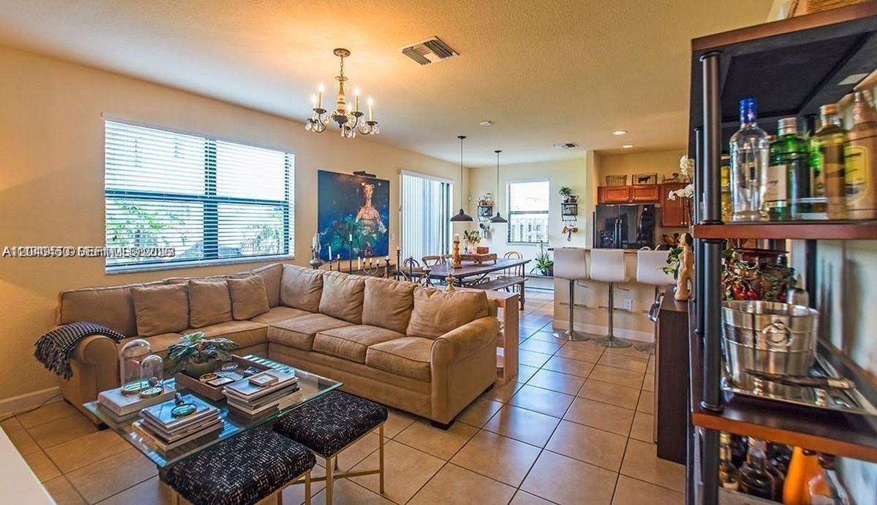 1522 Sw 144th Ave - Photo 4 of 16