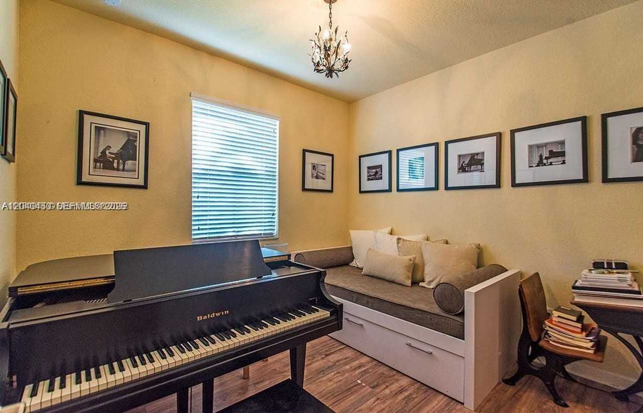 1522 Sw 144th Ave - Photo 5 of 16