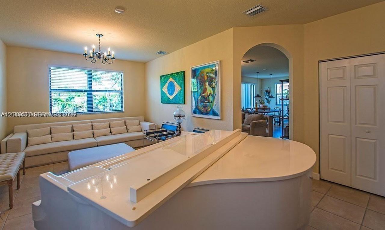 1522 Sw 144th Ave - Photo 6 of 16