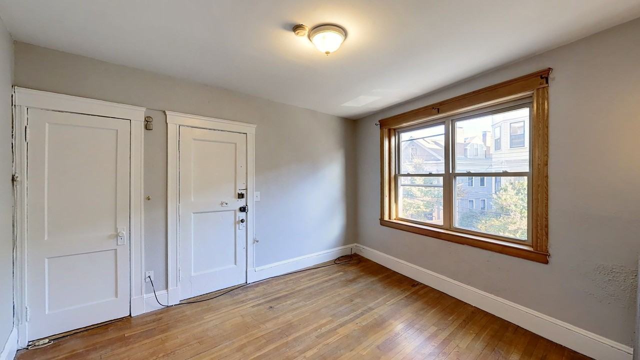 97 Hancock St - Photo 4 of 7