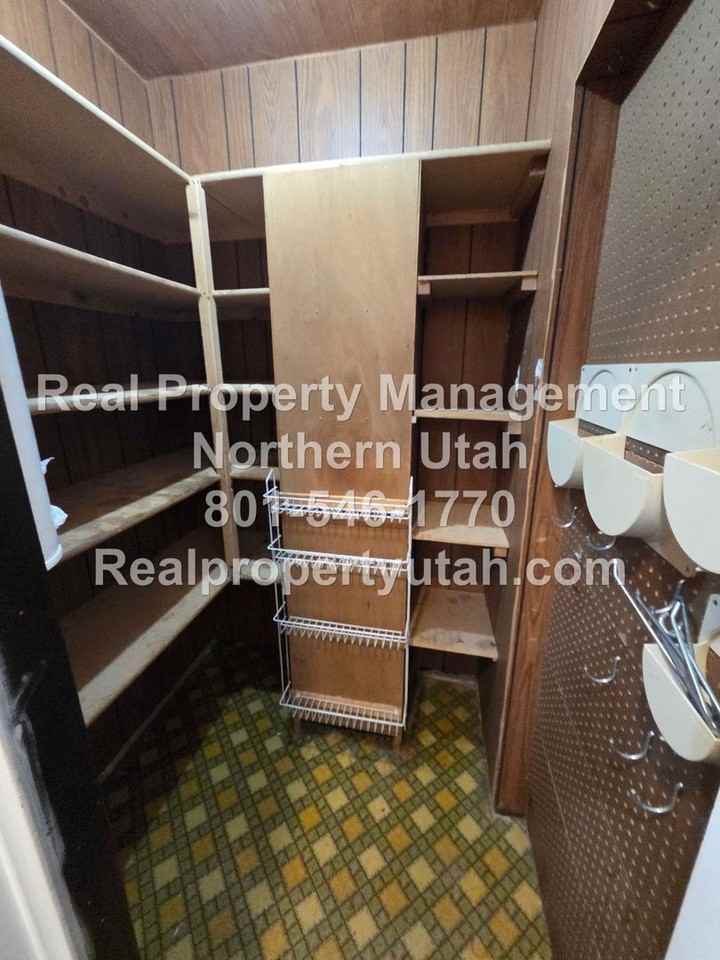 486 15th St - Photo 5 of 14