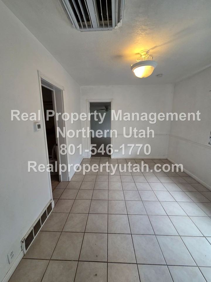 486 15th St - Photo 7 of 14