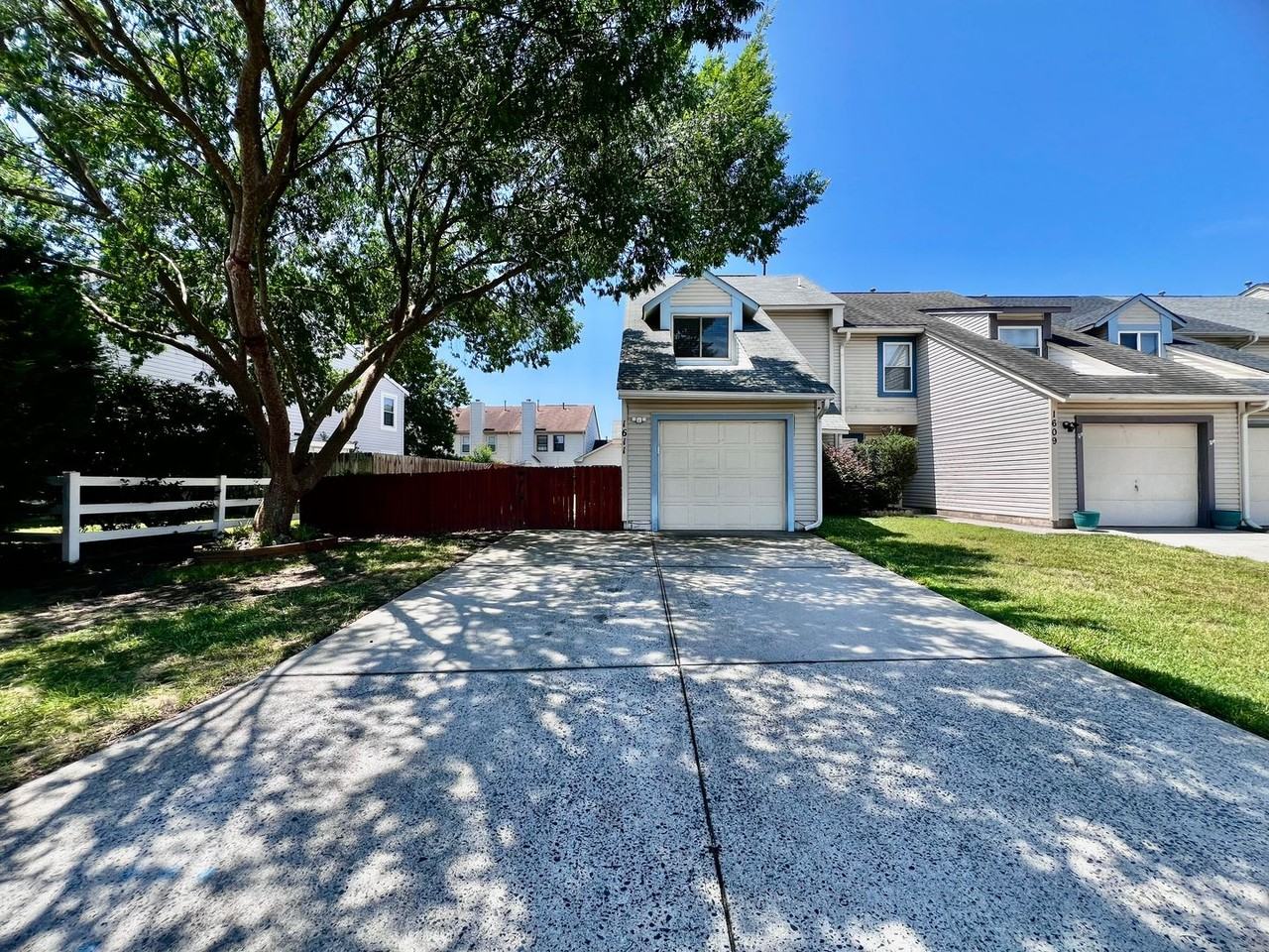 1611 Slidell Ln