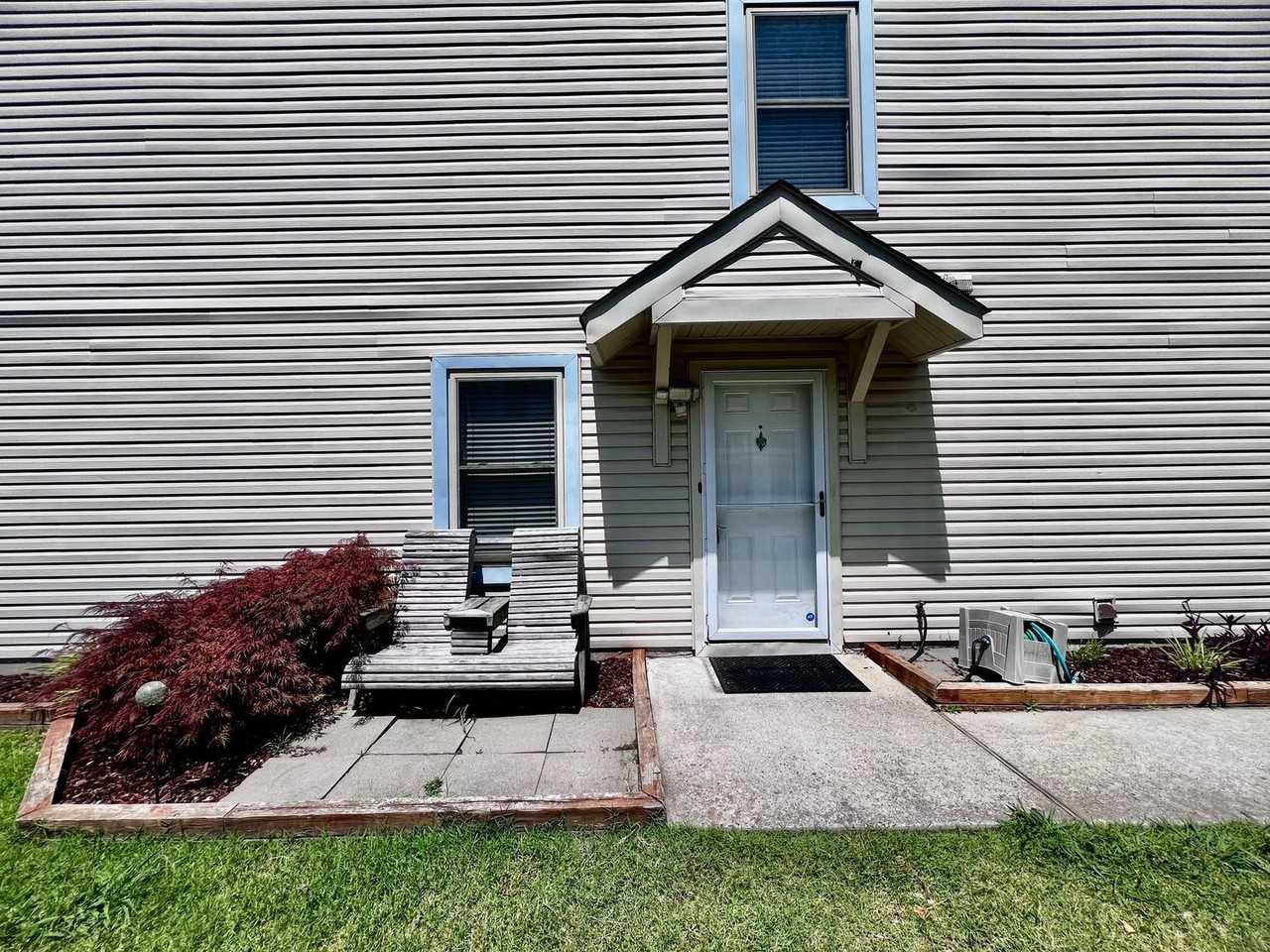 1611 Slidell Ln - Photo 3 of 31