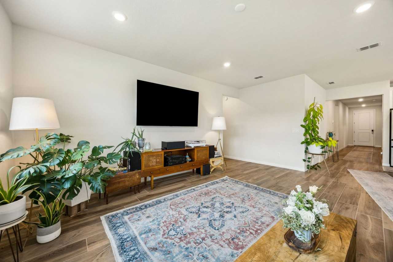 368 Muhly Grass St - Photo 7 of 50