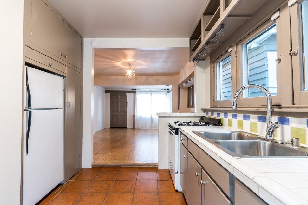 216 San Juan Ave - Photo 6 of 13