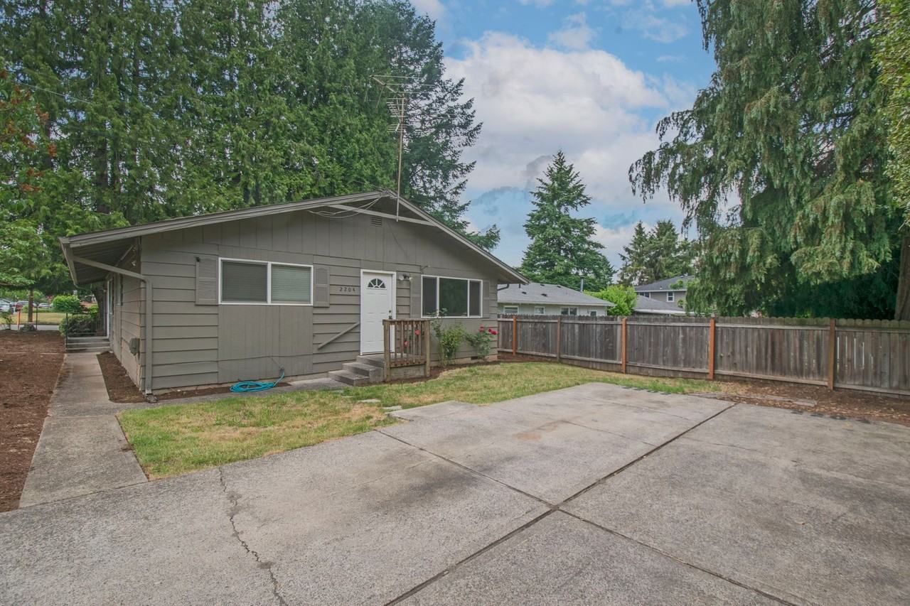 2204 E 35th St - Photo 2 of 20