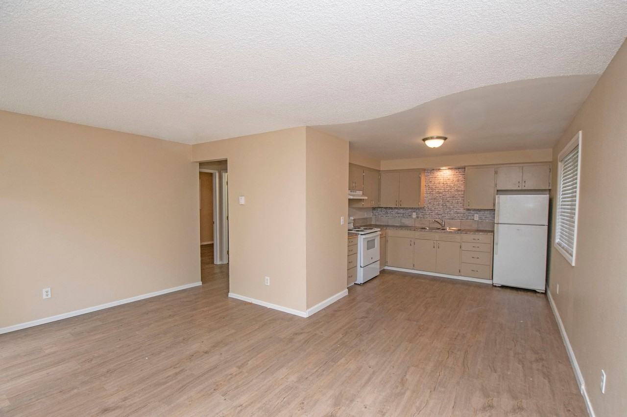 2204 E 35th St - Photo 4 of 20