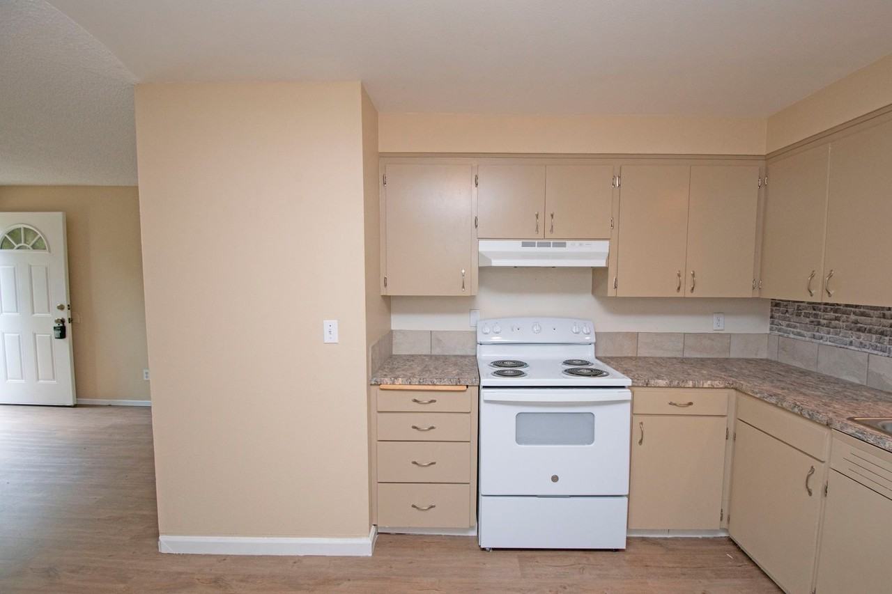 2204 E 35th St - Photo 6 of 20