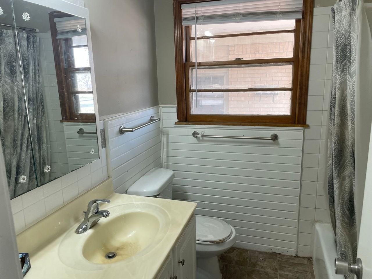 3215 S Mount Carmel Ave - Photo 5 of 9