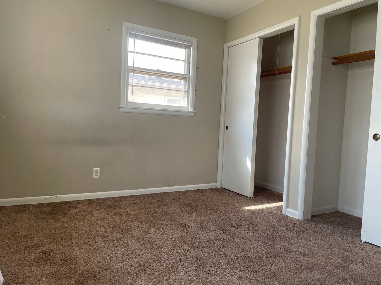 3215 S Mount Carmel Ave - Photo 6 of 9