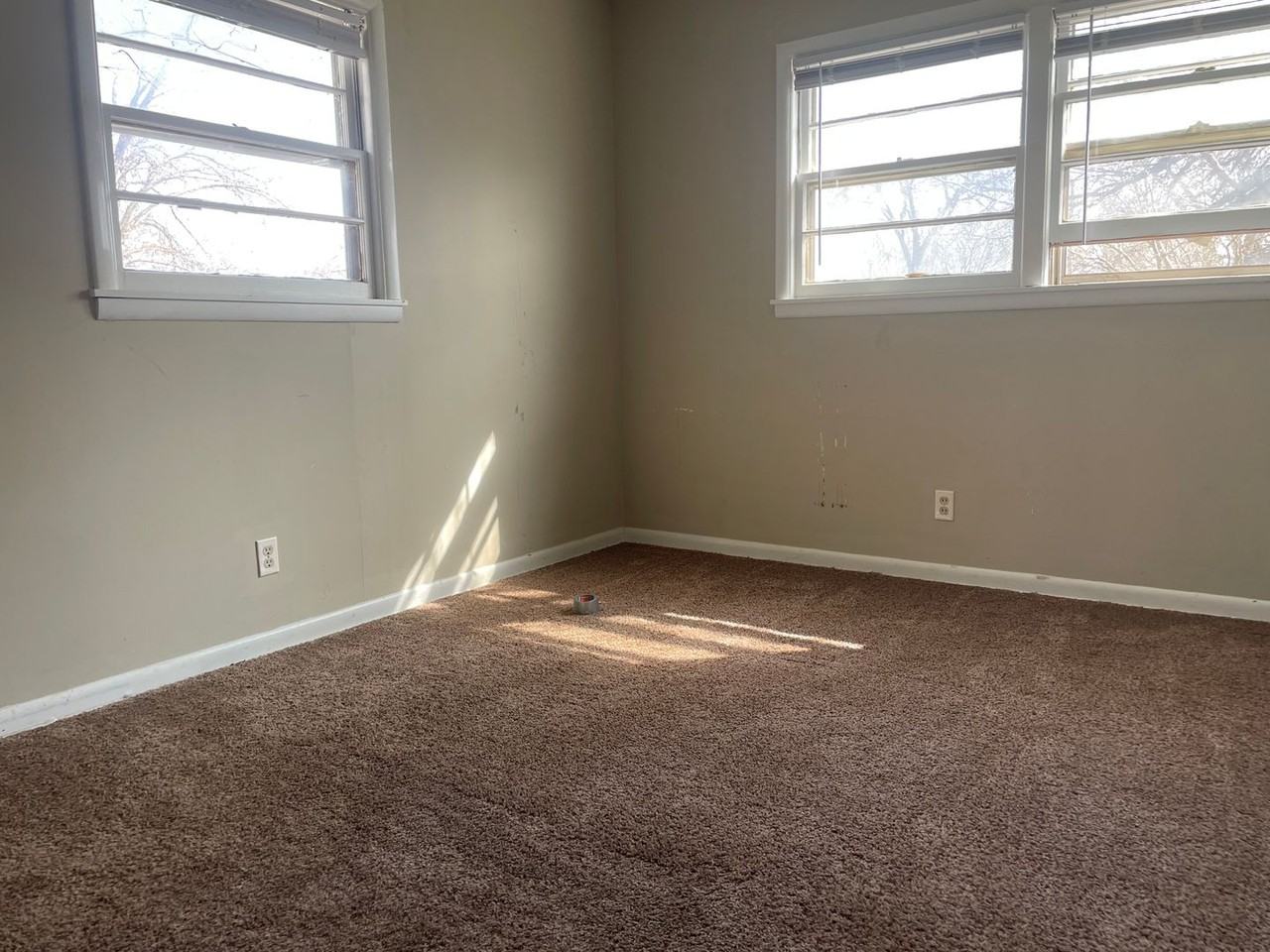 3215 S Mount Carmel Ave - Photo 7 of 9