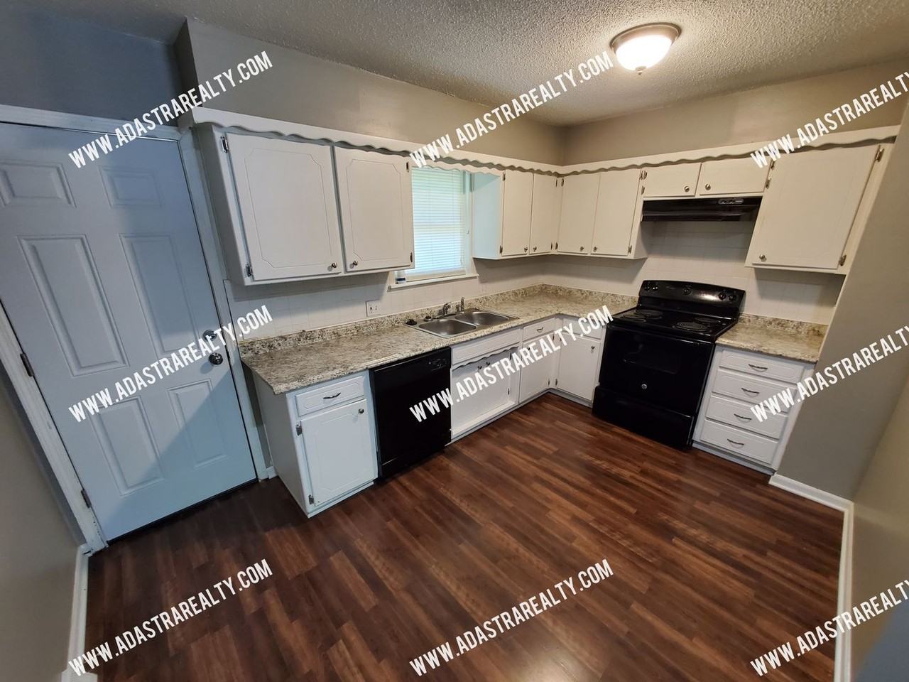 1503 E Elizabeth St - Photo 4 of 9