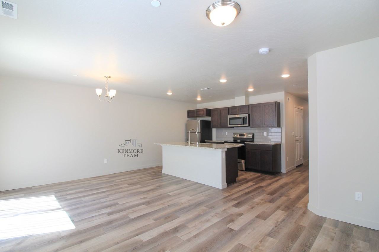 5747 W Albany Pl - Photo 3 of 10