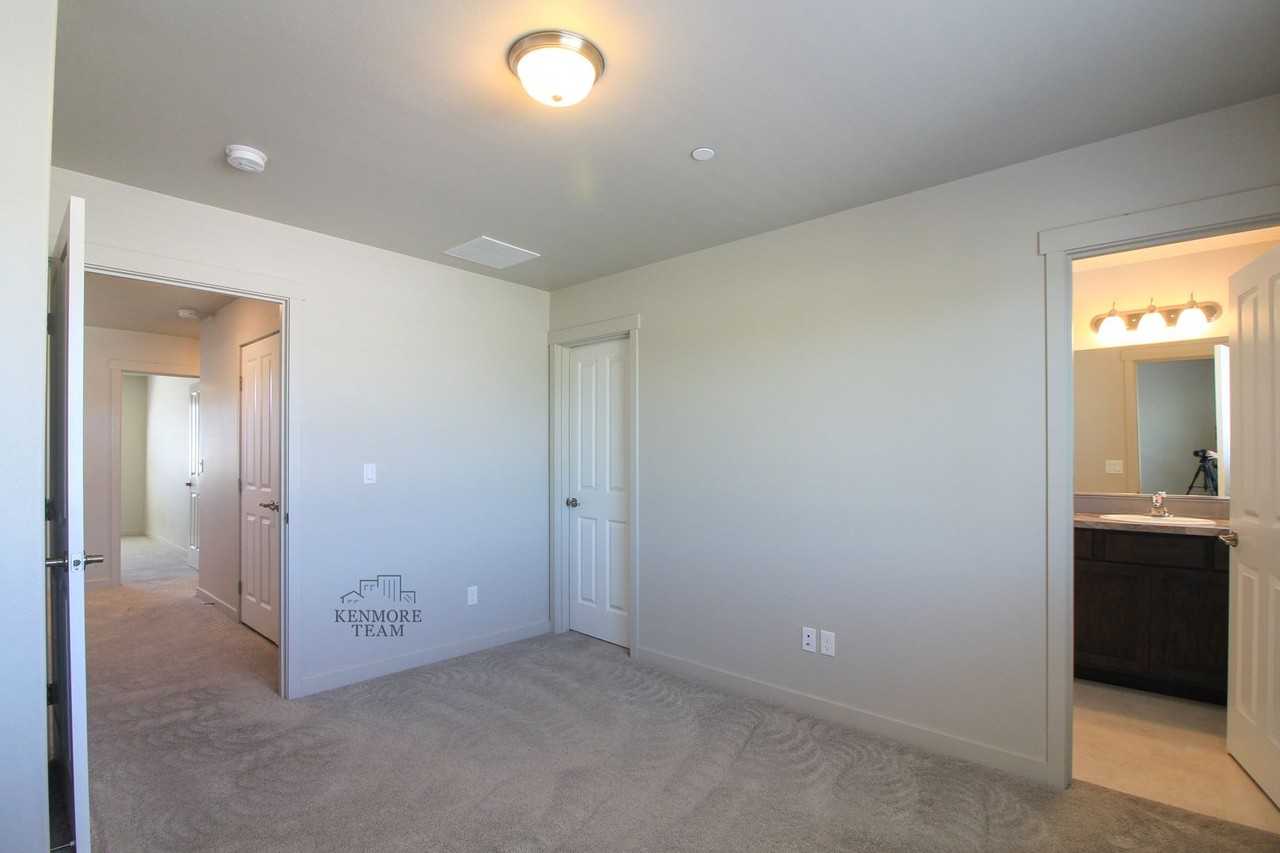 5747 W Albany Pl - Photo 5 of 10