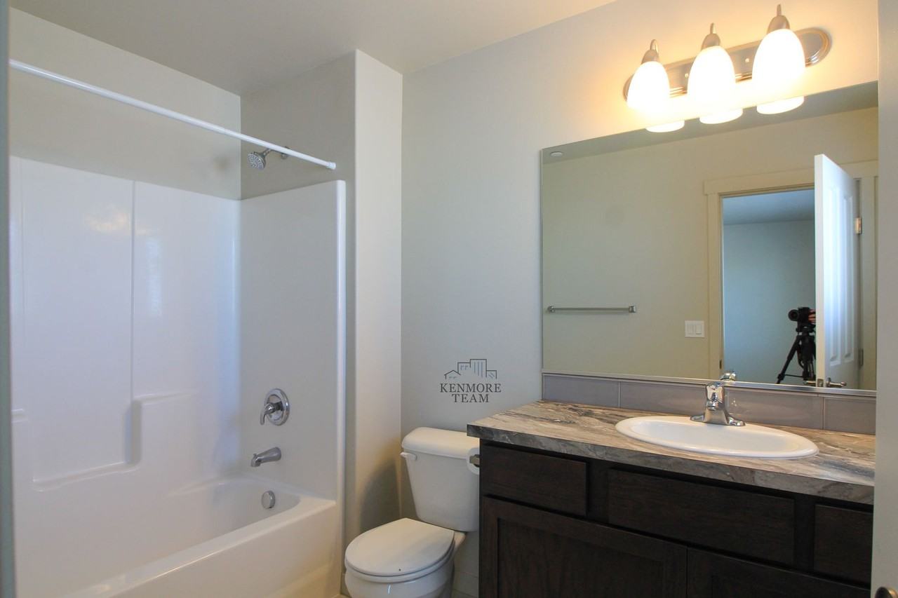 5747 W Albany Pl - Photo 6 of 10