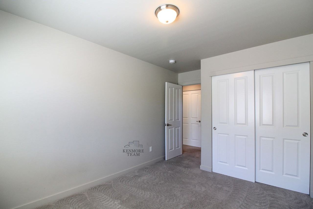 5747 W Albany Pl - Photo 7 of 10