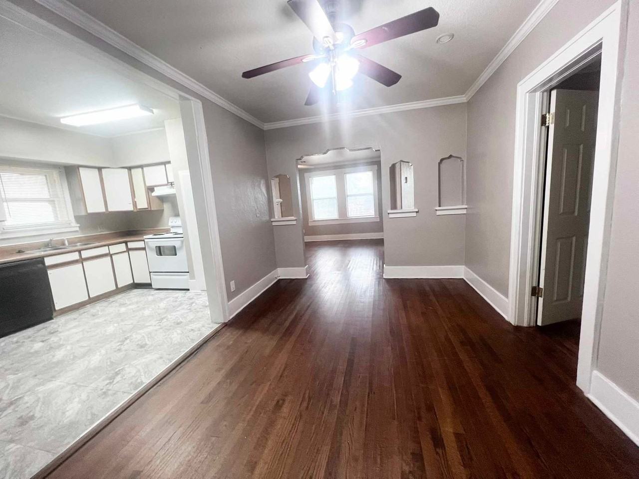 1432 Nw 45th St - Photo 5 of 17