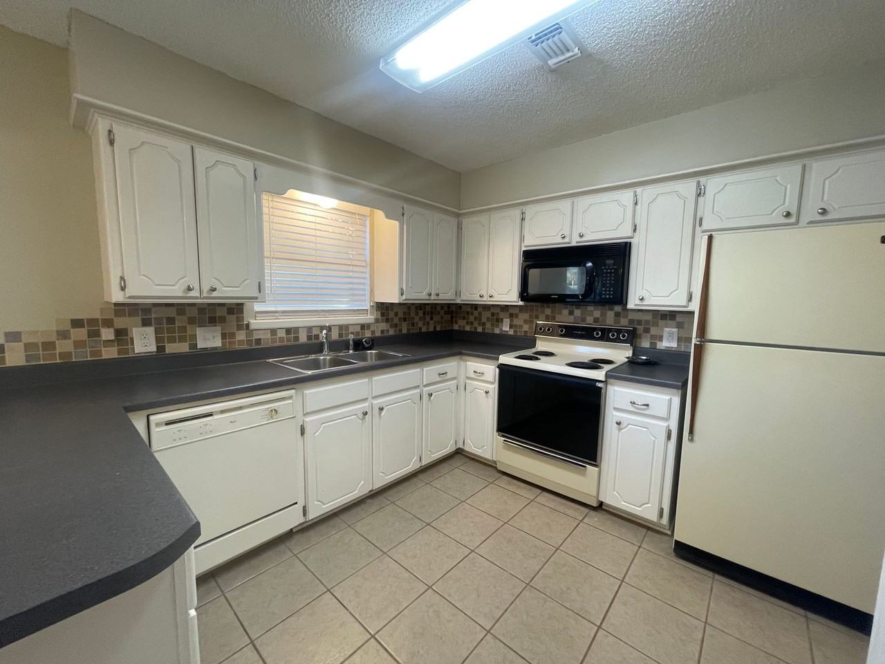 1003 E Dell Ave - Photo 4 of 10