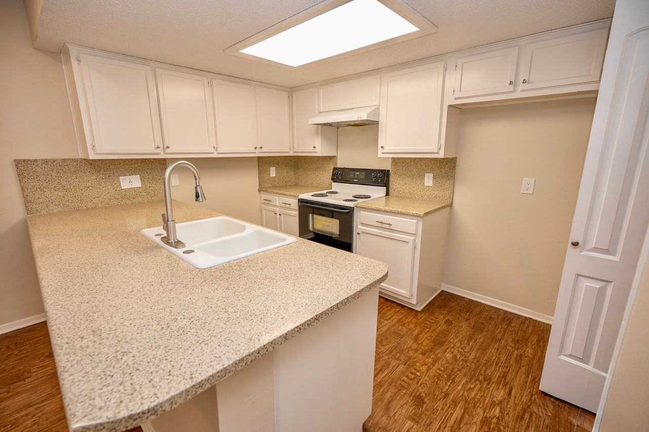 4547 Bermuda Dr - Photo 5 of 23