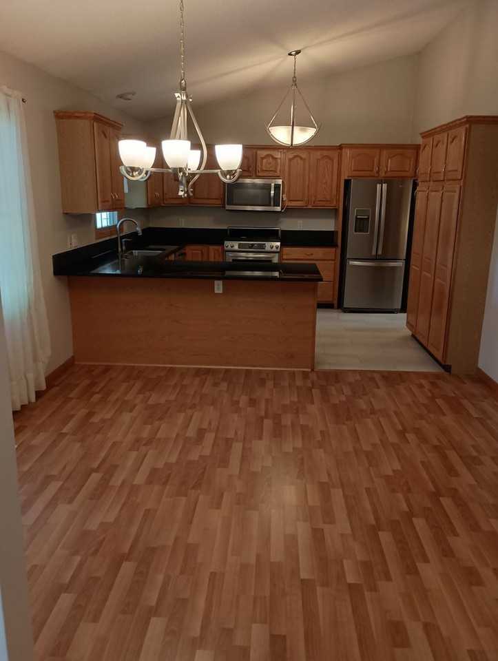 16137 Robbins Rd - Photo 3 of 31