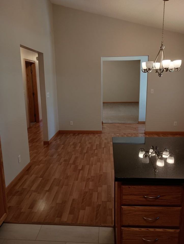 16137 Robbins Rd - Photo 5 of 31