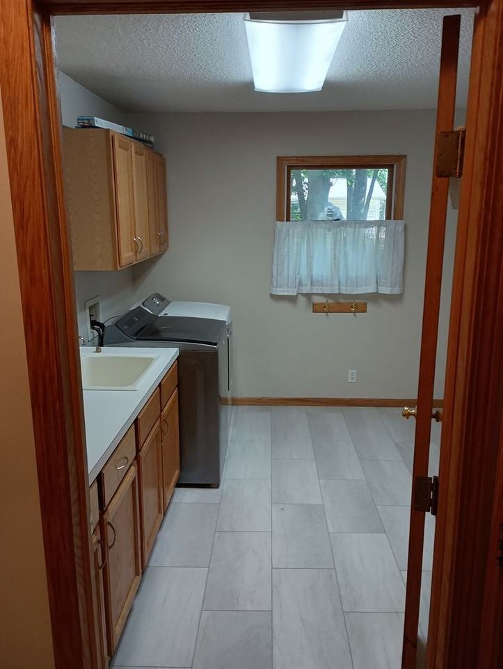 16137 Robbins Rd - Photo 7 of 31