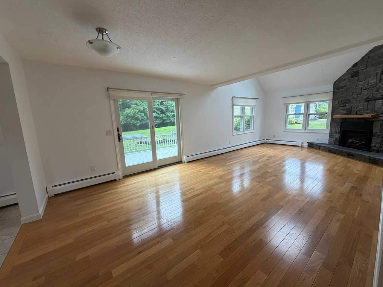 8 Applewood Ln - Photo 3 of 23