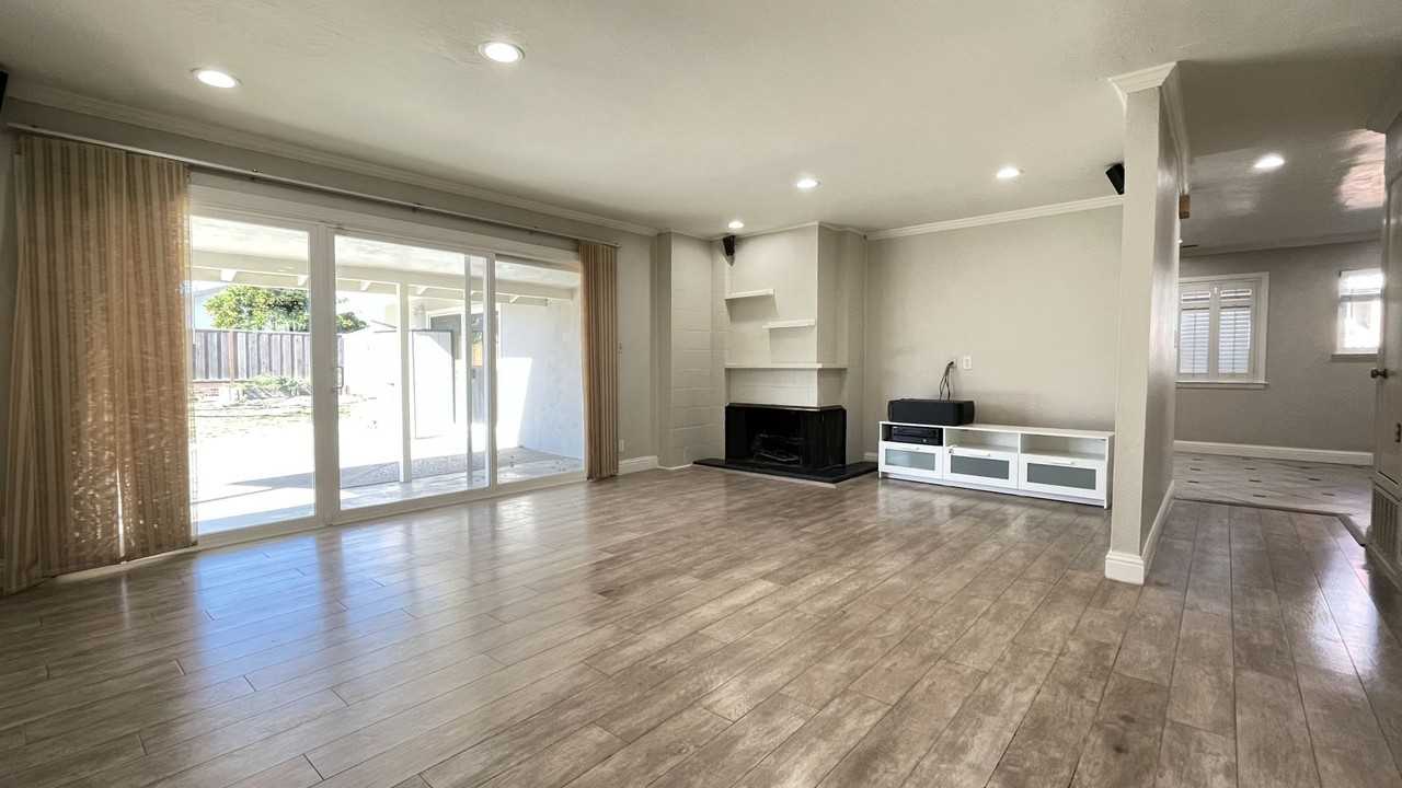 3713 Justine Dr - Photo 5 of 24