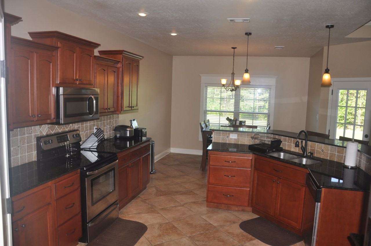 560 Hickory Ridge Rd - Photo 3 of 19