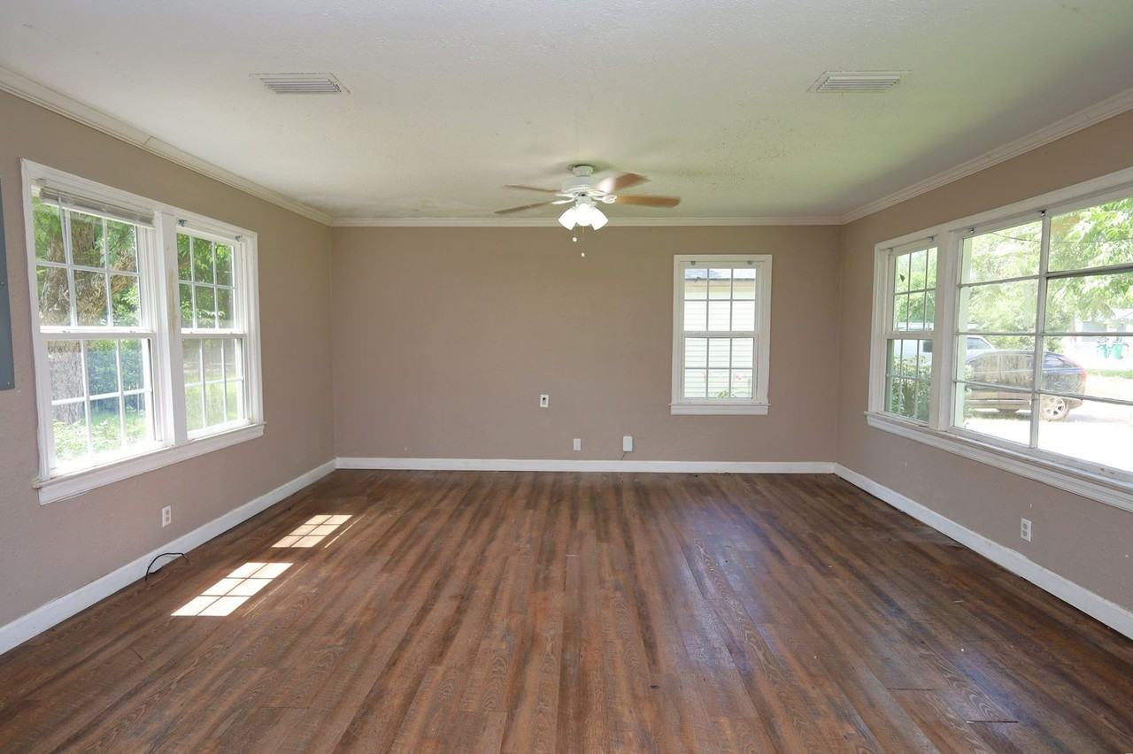 1706 N Lee St - Photo 2 of 5