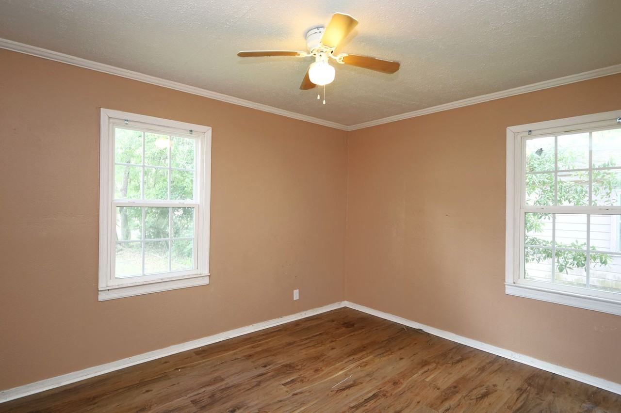 1706 N Lee St - Photo 3 of 5