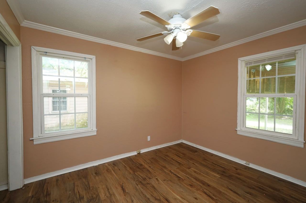1706 N Lee St - Photo 4 of 5