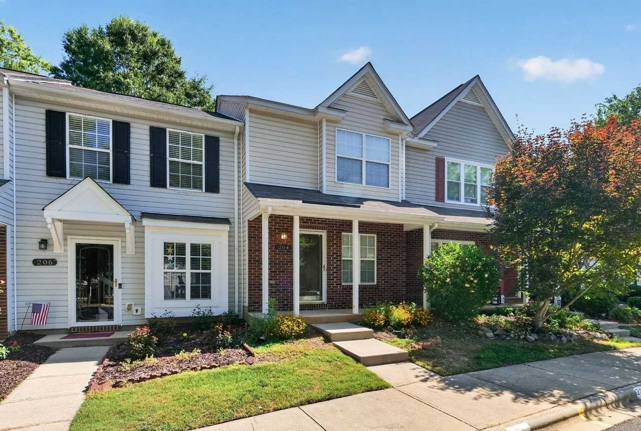204 Butler Pl - Photo 2 of 31