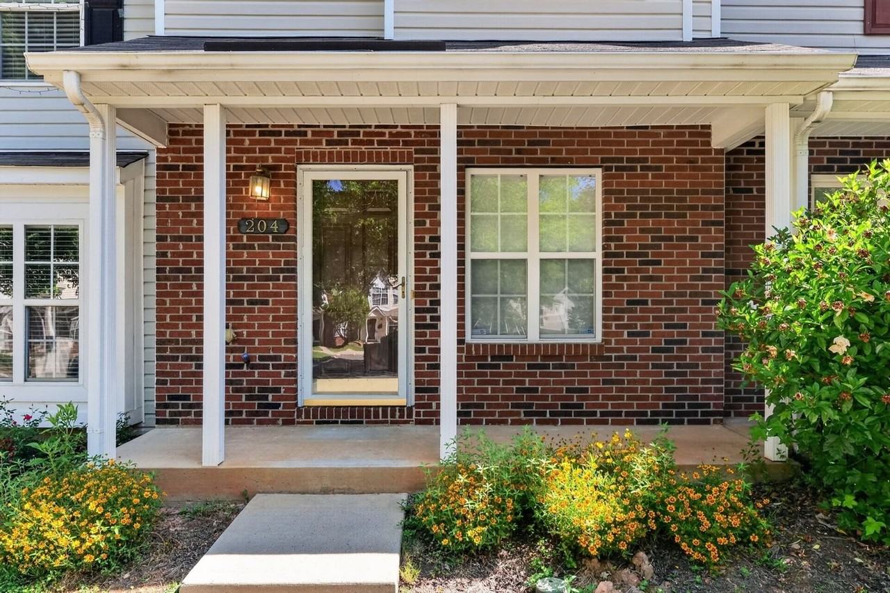 204 Butler Pl - Photo 4 of 31