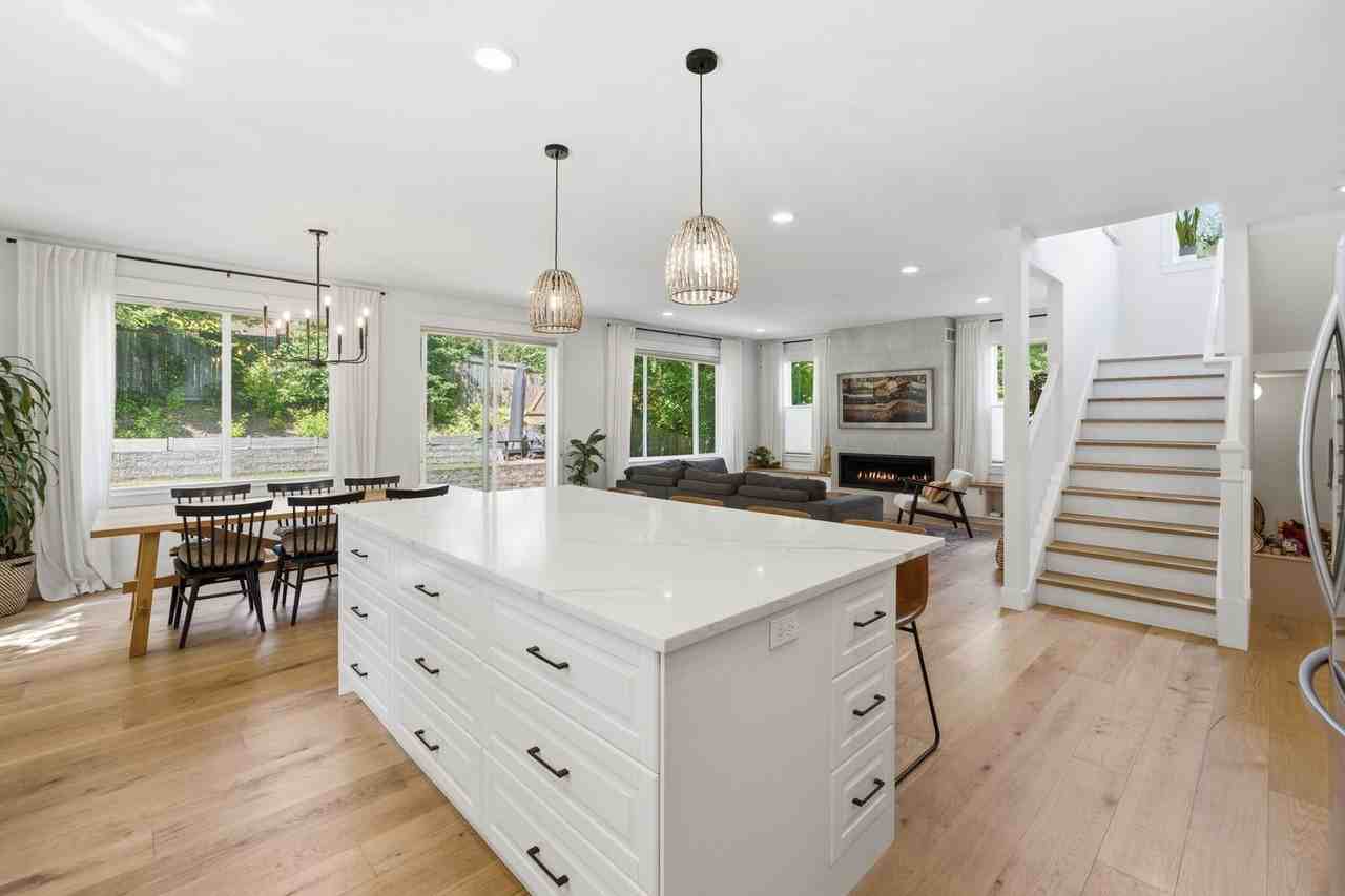 6517 38th Ave Ne - Photo 5 of 28