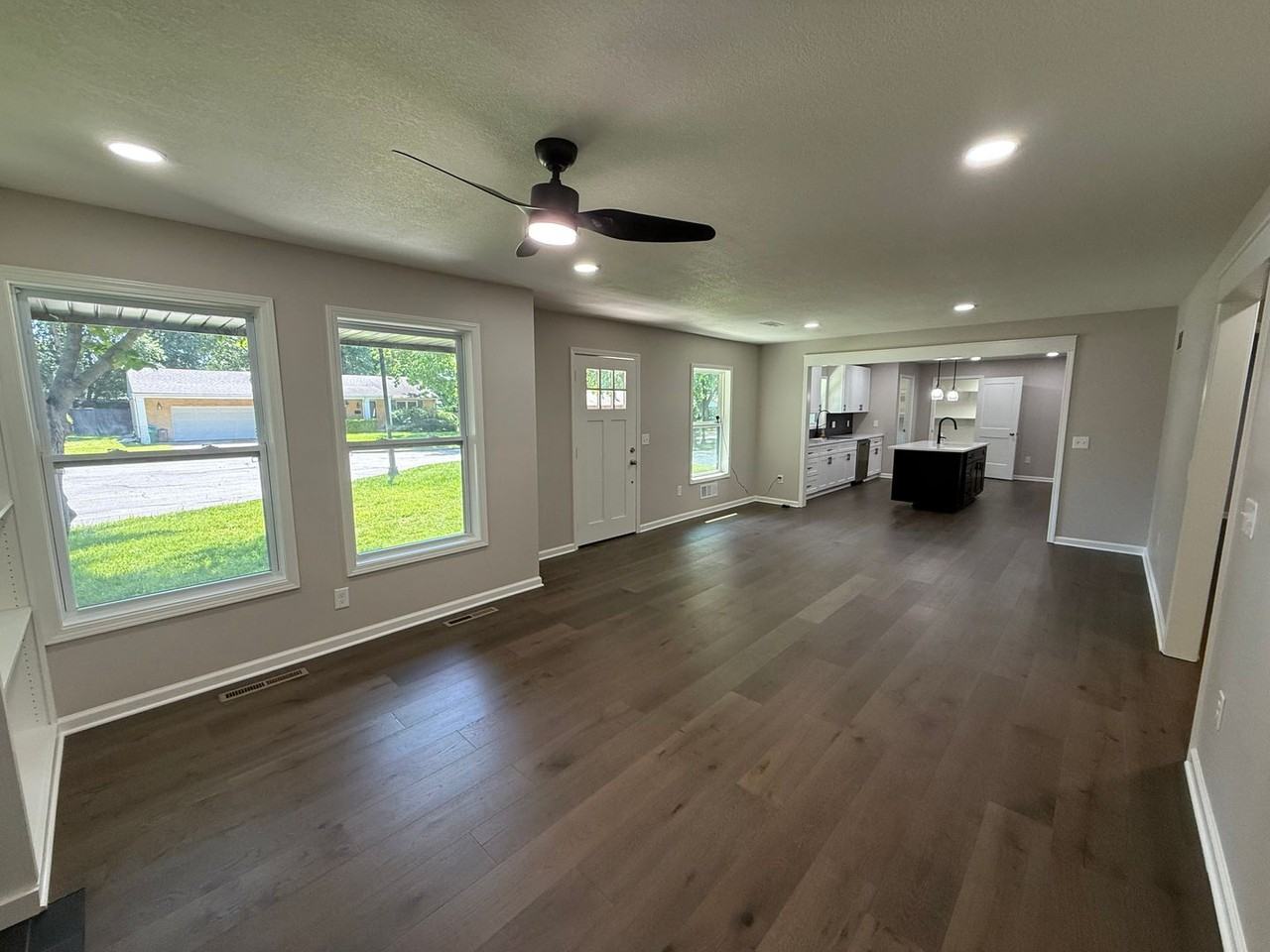 4806 Belinder Ct - Photo 4 of 29