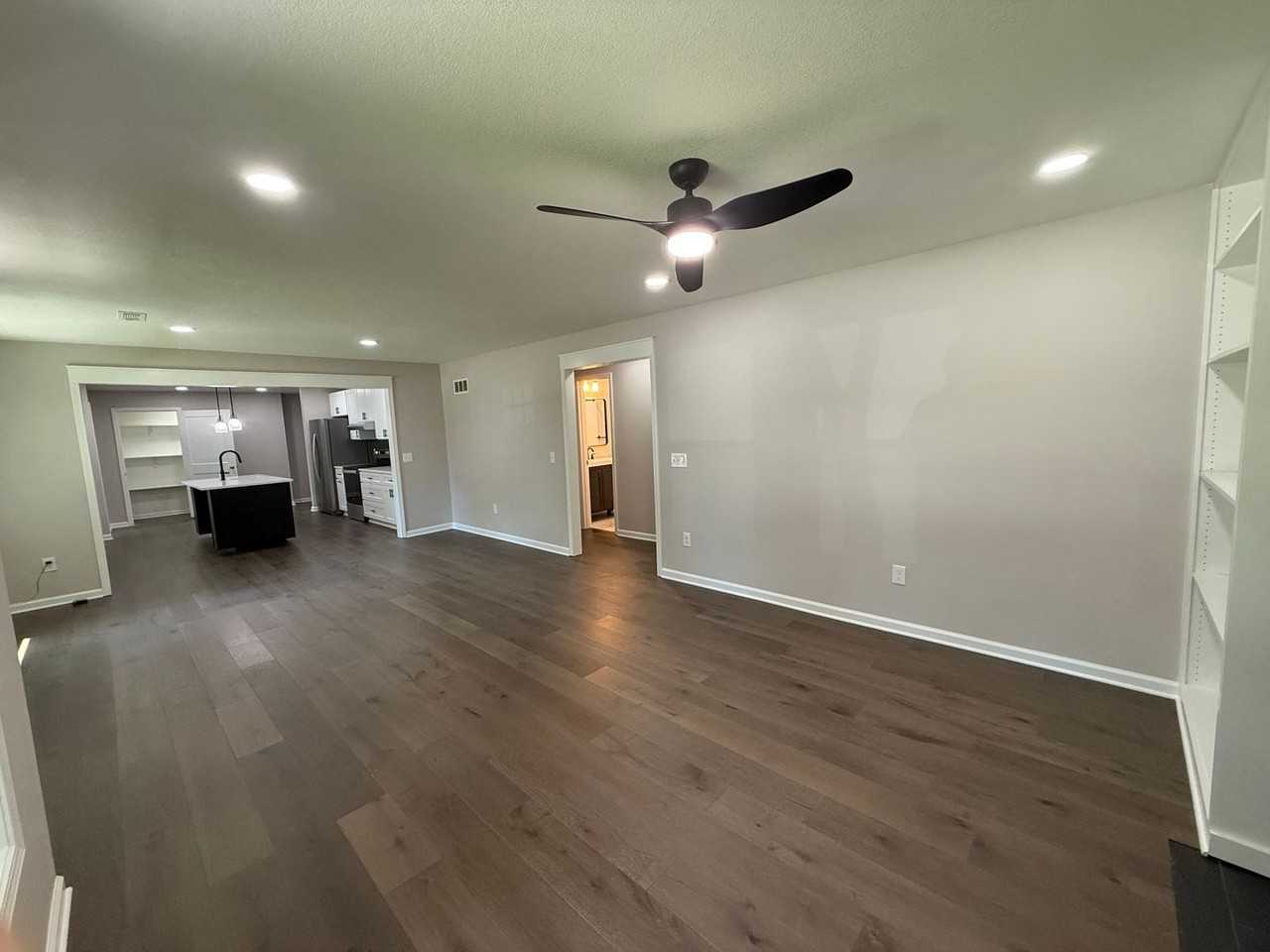 4806 Belinder Ct - Photo 5 of 29
